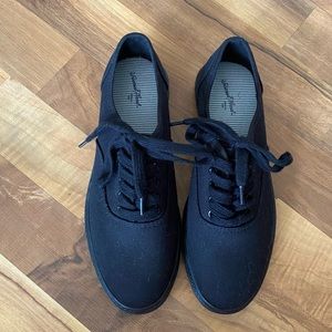 NWOT black canvas basic sneakers lunea universal thread